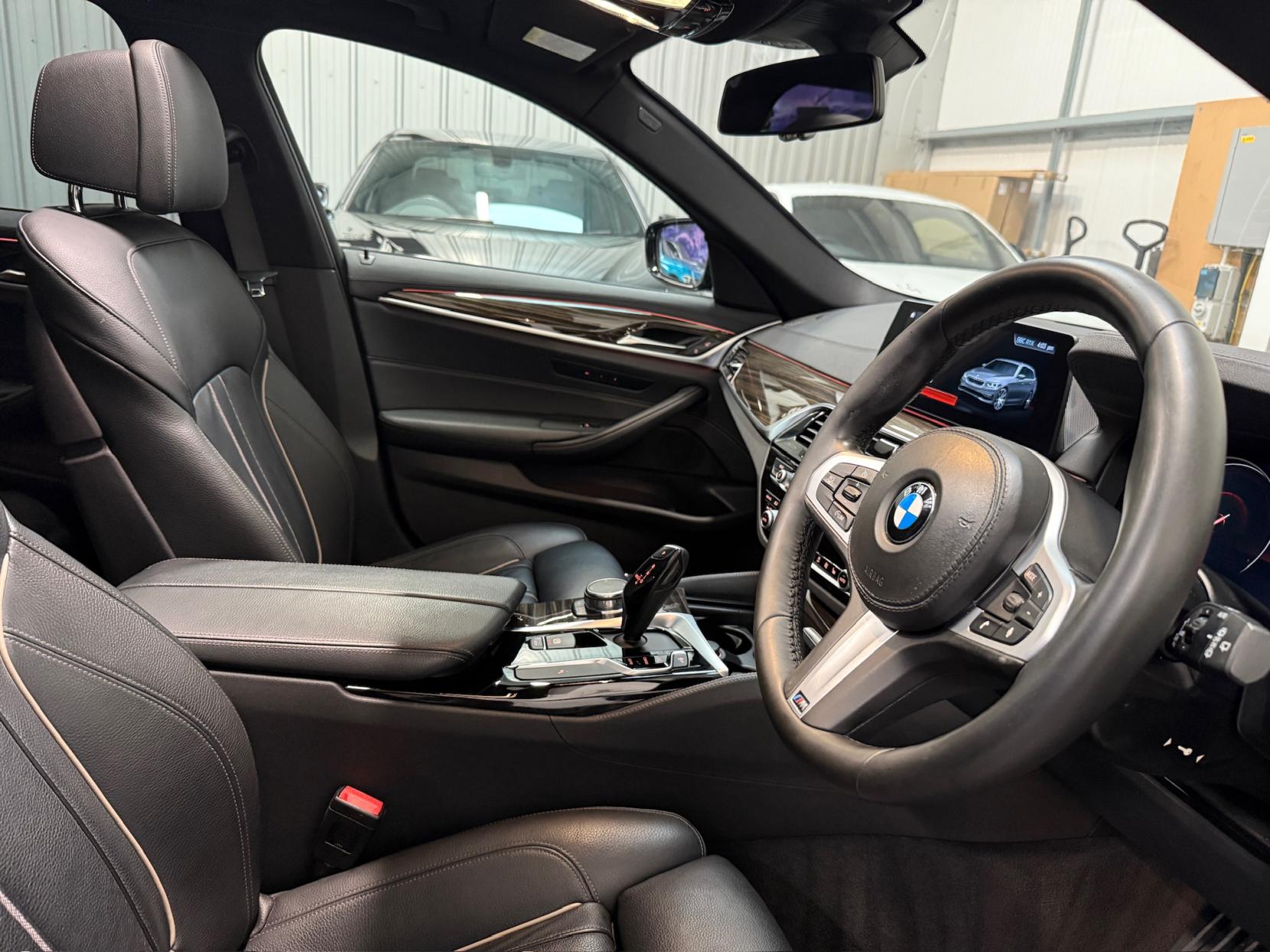 BMW 5 Series 3.0 530d M Sport Touring 5dr Diesel Auto Euro 6 (s/s) (265 ps)