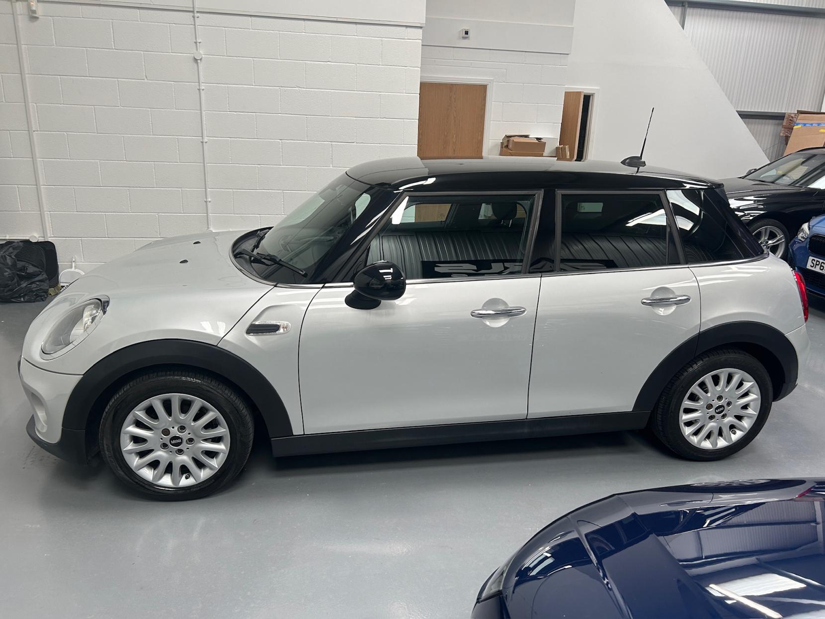 MINI Hatch 1.5 Cooper Hatchback 5dr Petrol Auto Euro 6 (s/s) (136 ps)