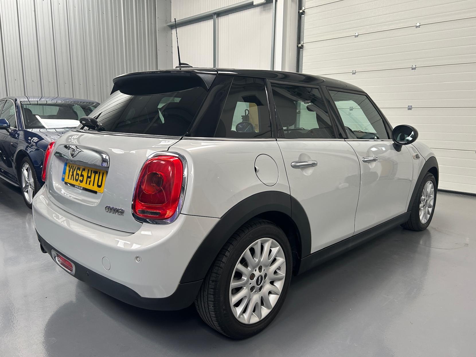 MINI Hatch 1.5 Cooper Hatchback 5dr Petrol Auto Euro 6 (s/s) (136 ps)