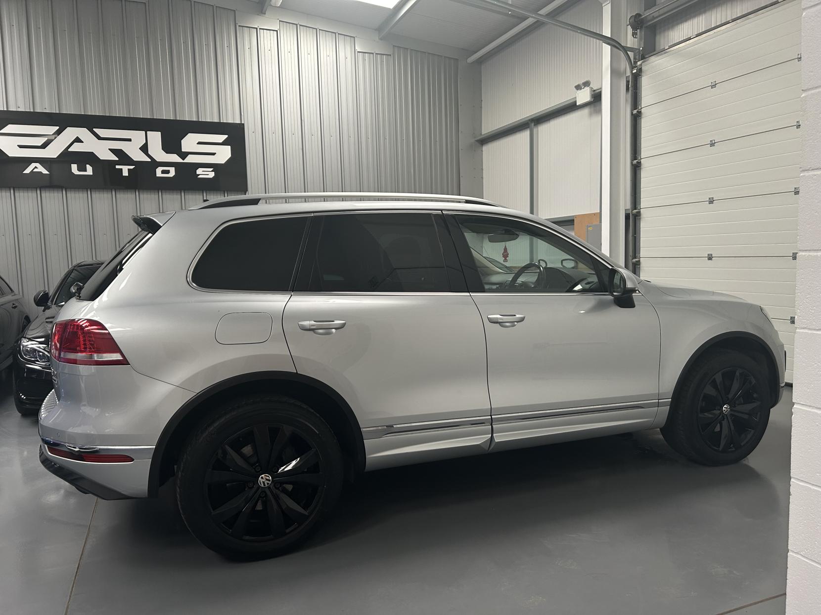 Volkswagen Touareg 3.0 TDI V6 BlueMotion Tech R-Line SUV 5dr Diesel Tiptronic 4WD Euro 6 (s/s) (262 ps)