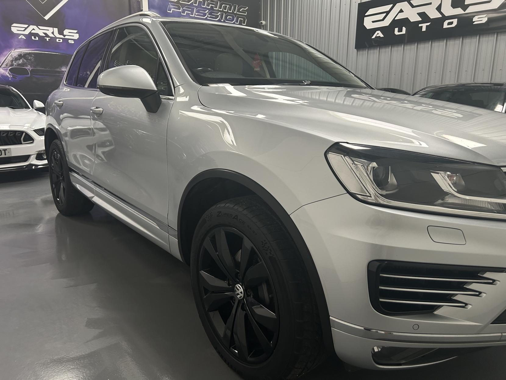 Volkswagen Touareg 3.0 TDI V6 BlueMotion Tech R-Line SUV 5dr Diesel Tiptronic 4WD Euro 6 (s/s) (262 ps)