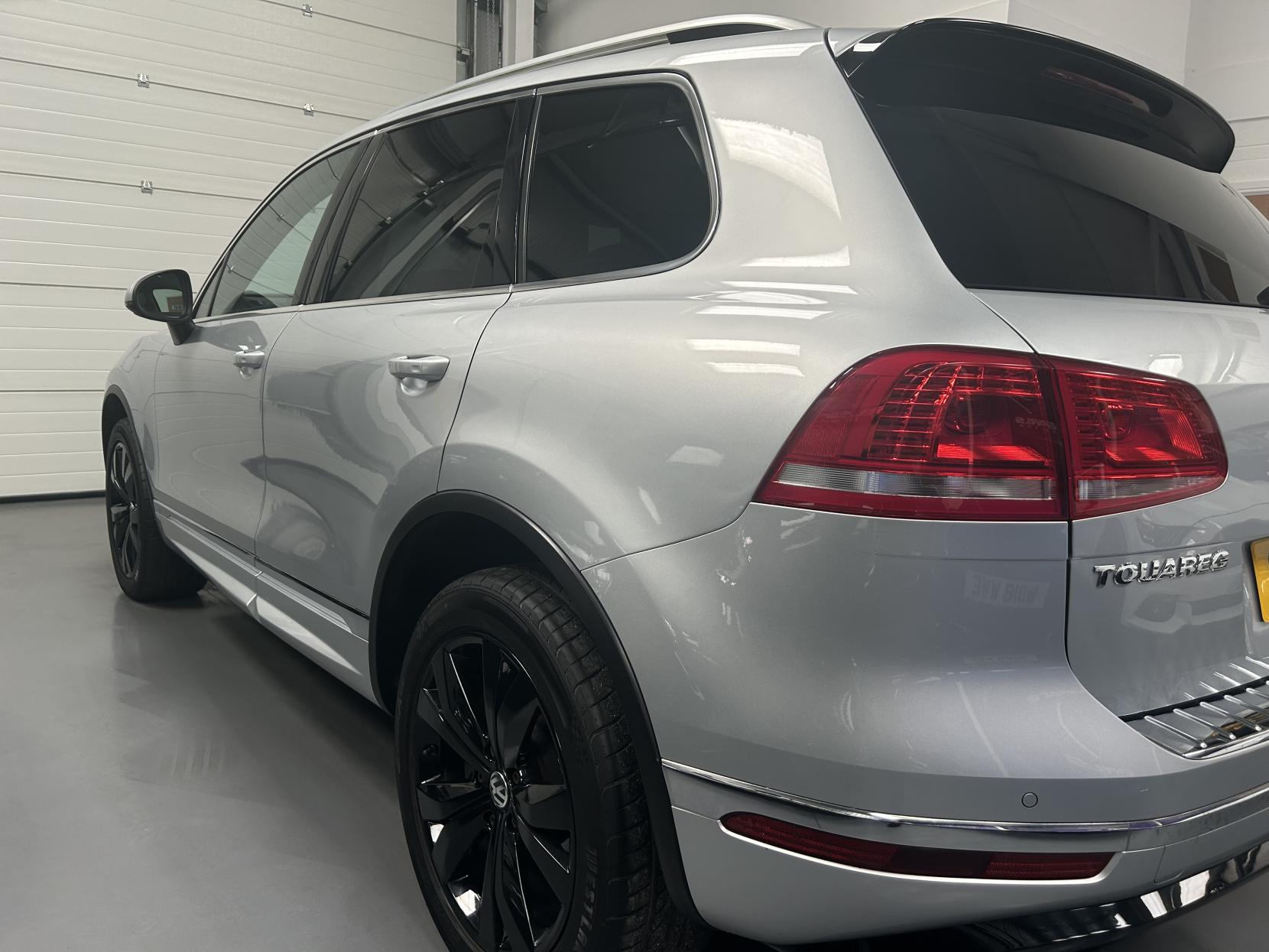 Volkswagen Touareg 3.0 TDI V6 BlueMotion Tech R-Line SUV 5dr Diesel Tiptronic 4WD Euro 6 (s/s) (262 ps)