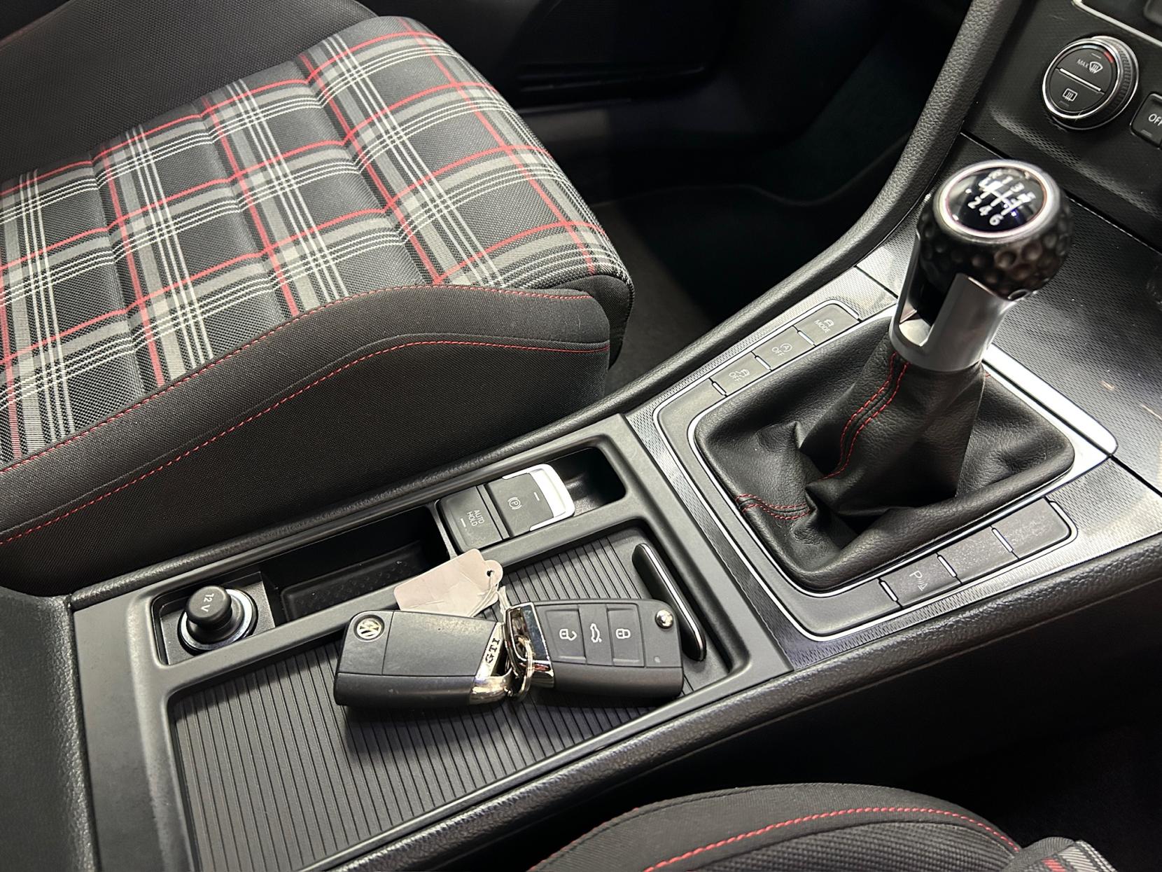 Volkswagen Golf 2.0 TSI BlueMotion Tech GTI Performance Hatchback 3dr Petrol Manual Euro 6 (s/s) (230 ps)