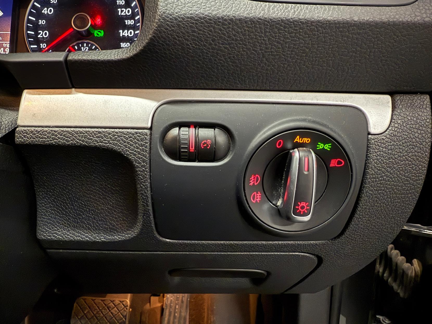 Volkswagen Scirocco 2.0 TSI GT Hatchback 3dr Petrol DSG Euro 5 (Leather, Nav) (210 ps)