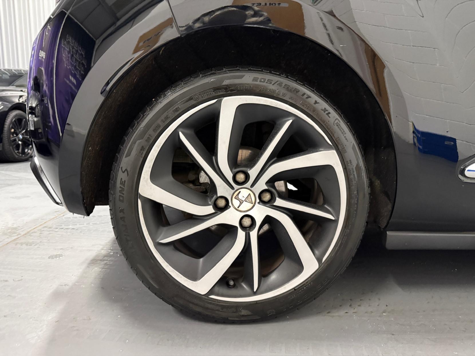 DS AUTOMOBILES DS 3 1.6 BlueHDi DStyle Nav Hatchback 3dr Diesel Manual Euro 6 (s/s) (100 ps)