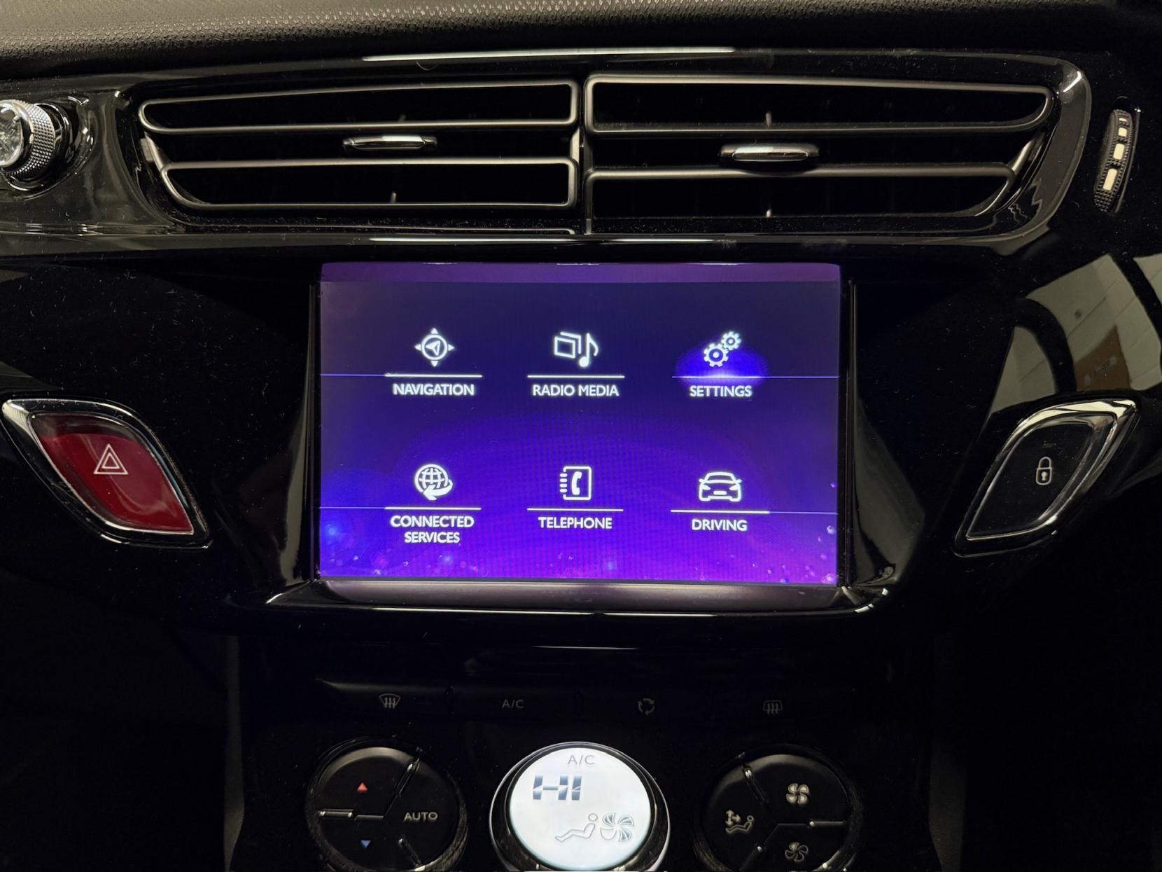 DS AUTOMOBILES DS 3 1.6 BlueHDi DStyle Nav Hatchback 3dr Diesel Manual Euro 6 (s/s) (100 ps)