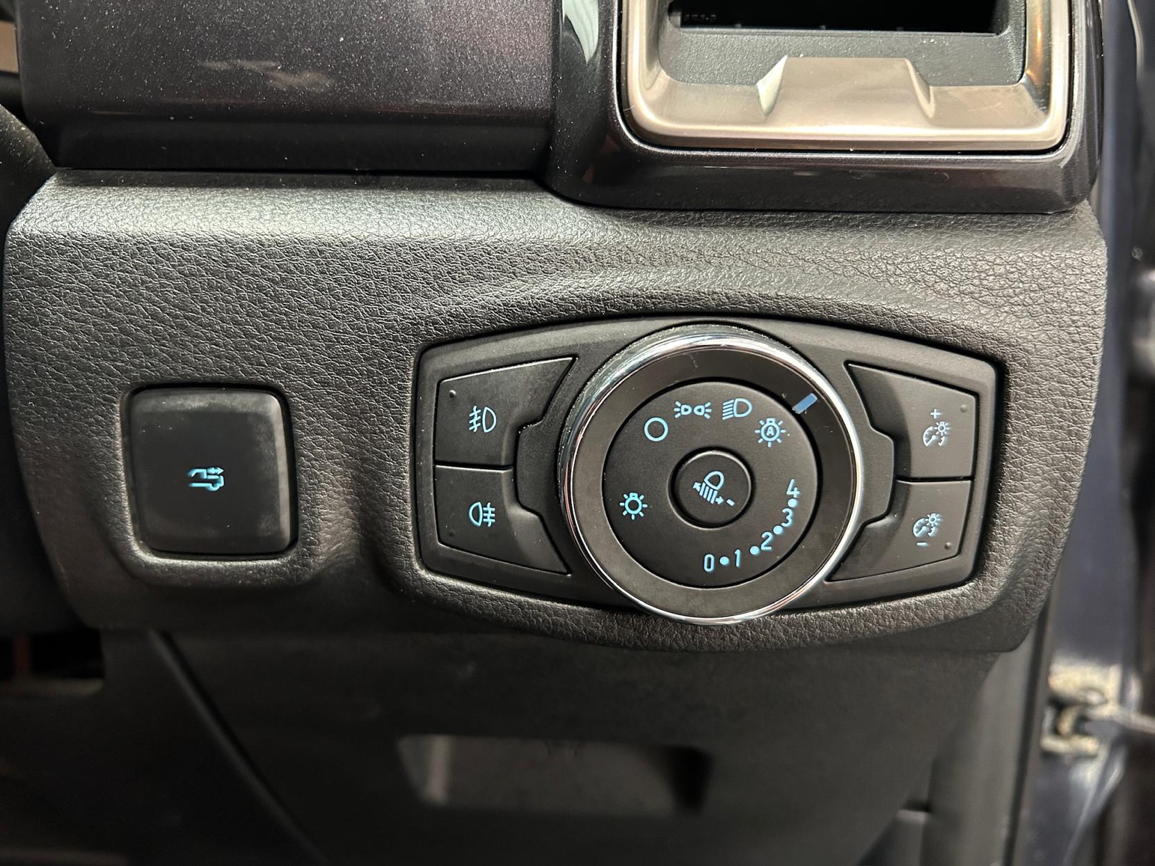 Ford Ranger 2.0 EcoBlue Wildtrak Pickup Double Cab 4dr Diesel Auto 4WD Euro 6 (s/s) (213 ps)