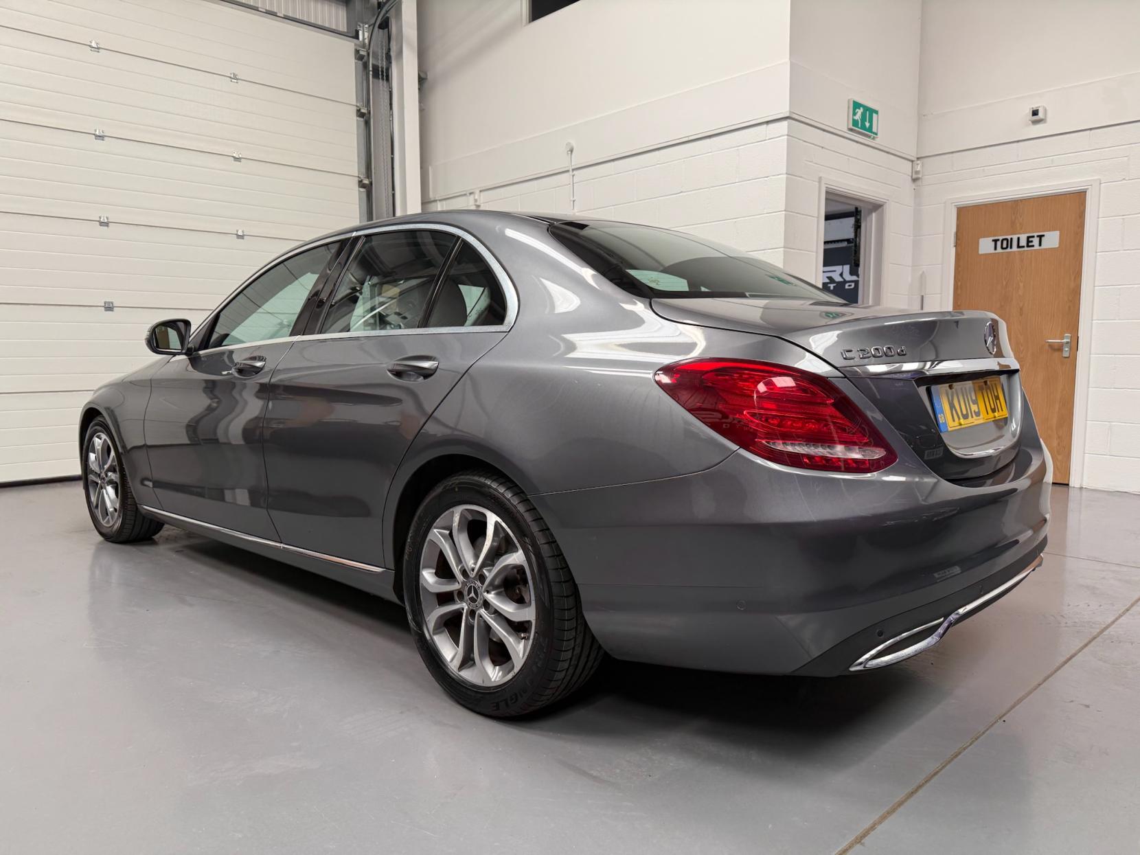 Mercedes-Benz C Class 1.6 C200d Sport Saloon 4dr Diesel G-Tronic+ Euro 6 (s/s) (136 ps)