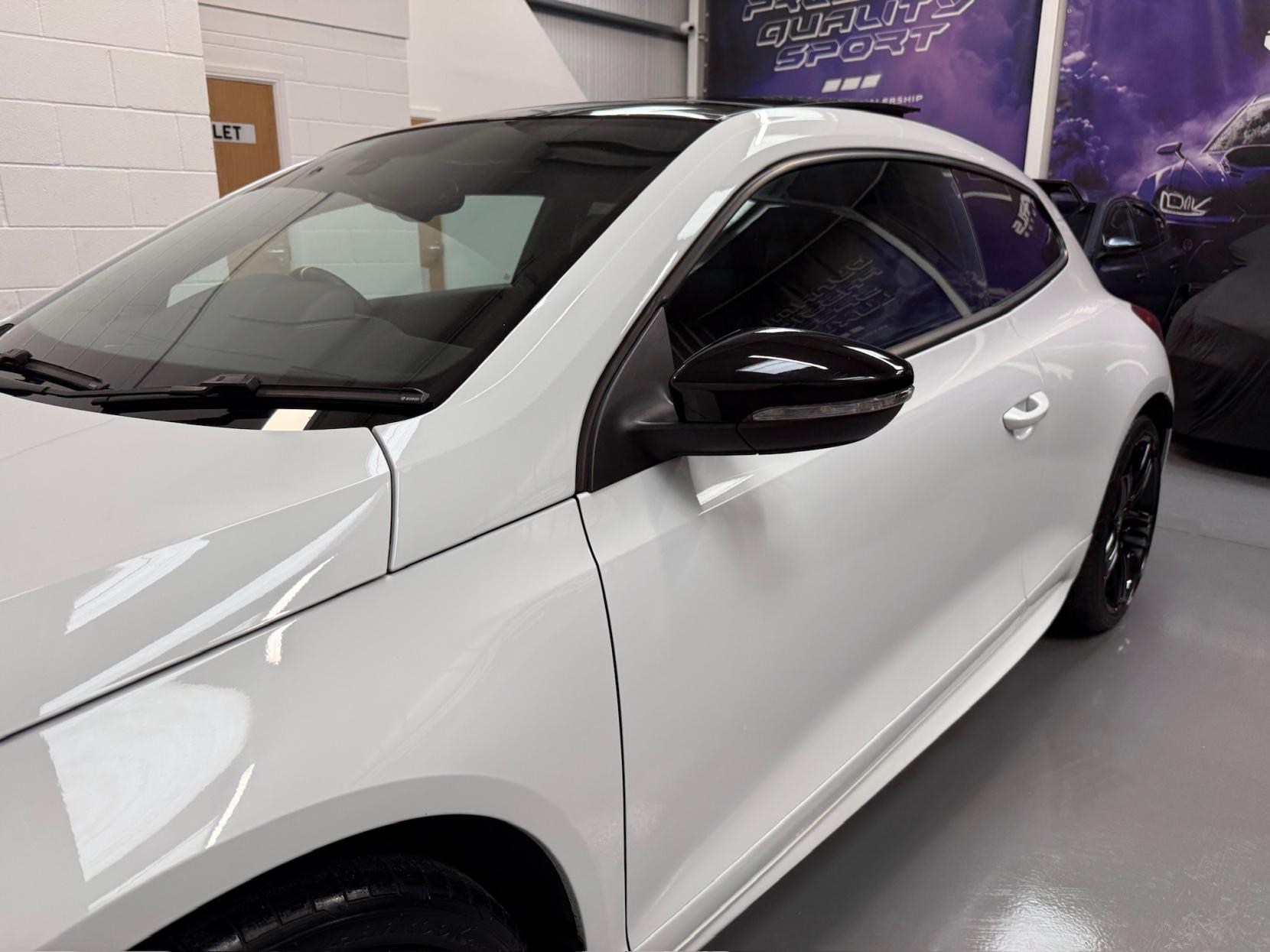 Volkswagen Scirocco 2.0 TSI BlueMotion Tech R Hatchback 3dr Petrol DSG Euro 6 (s/s) (280 ps)