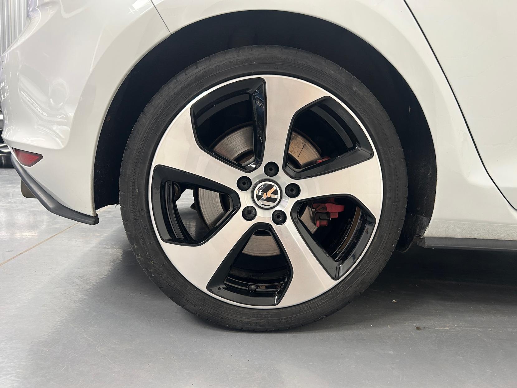 Volkswagen Golf 2.0 TSI BlueMotion Tech GTI Performance Hatchback 5dr Petrol DSG Euro 6 (s/s) (230 ps)