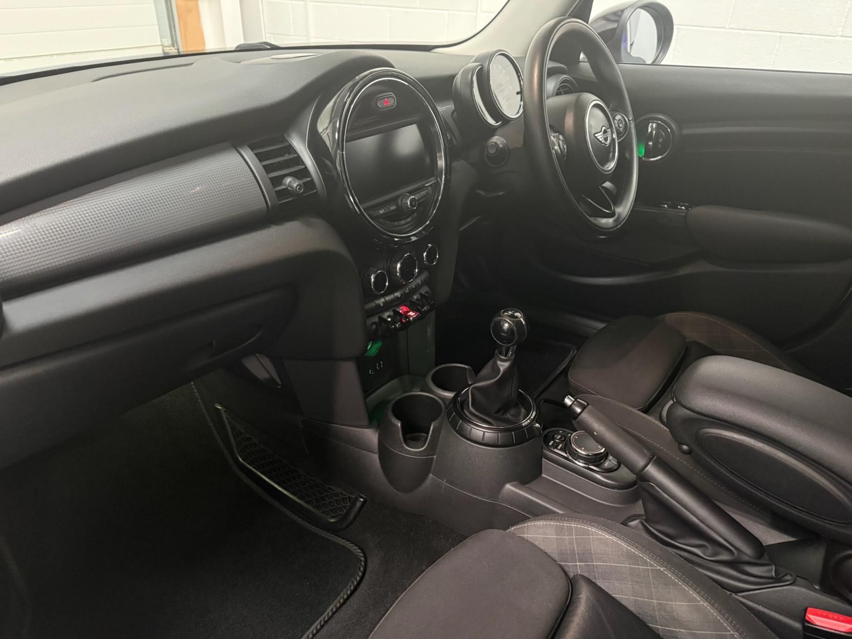 MINI Hatch 1.5 Cooper D Hatchback 5dr Diesel Manual Euro 6 (s/s) (116 ps)