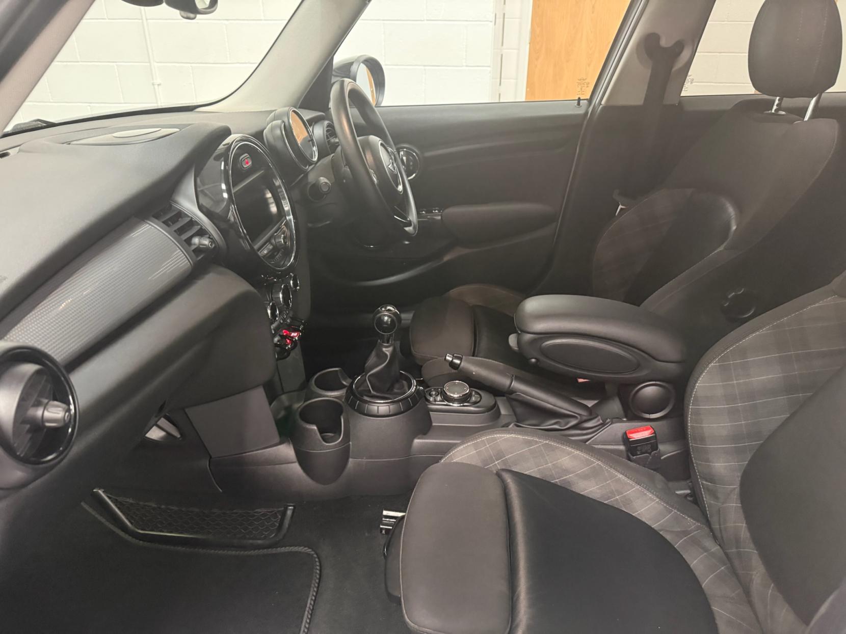 MINI Hatch 1.5 Cooper D Hatchback 5dr Diesel Manual Euro 6 (s/s) (116 ps)