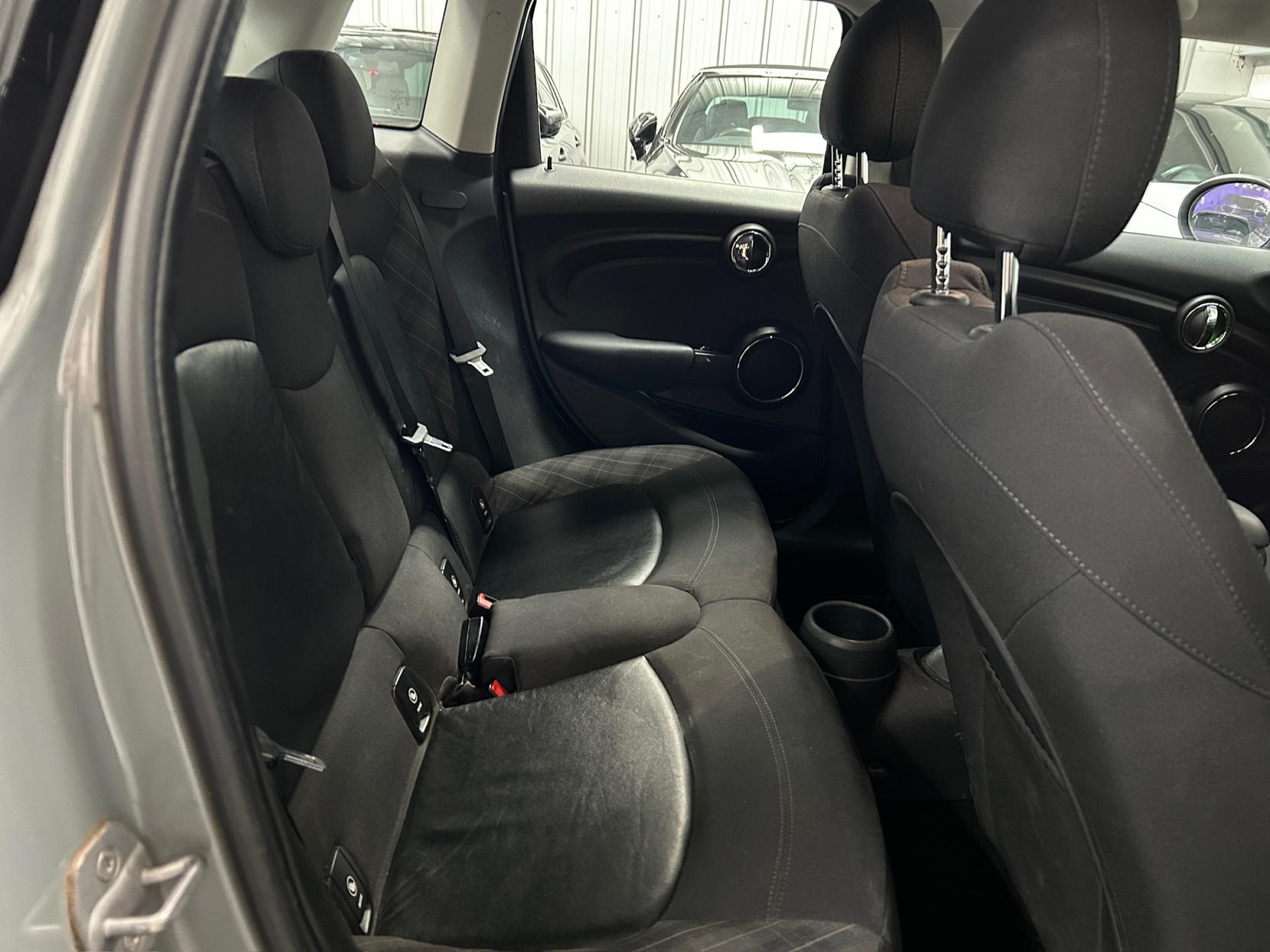 MINI Hatch 1.5 Cooper D Hatchback 5dr Diesel Manual Euro 6 (s/s) (116 ps)