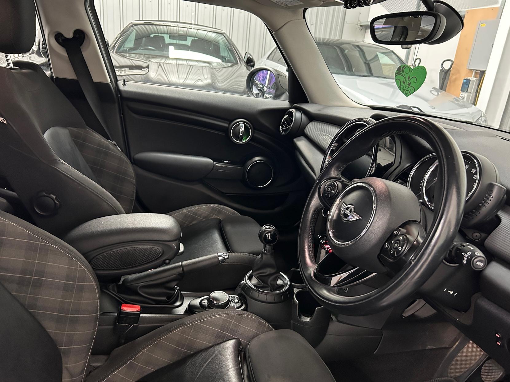 MINI Hatch 1.5 Cooper D Hatchback 5dr Diesel Manual Euro 6 (s/s) (116 ps)