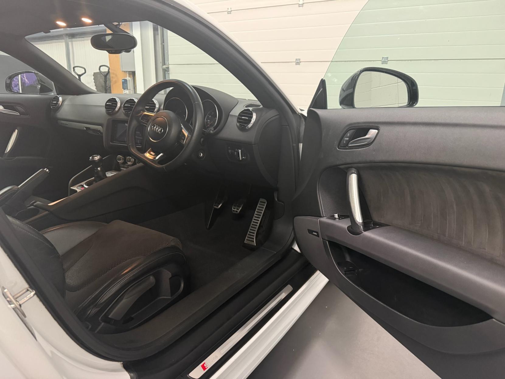 Audi TT 2.0 TDI Black Edition Coupe 3dr Diesel Manual quattro Euro 5 (170 ps)