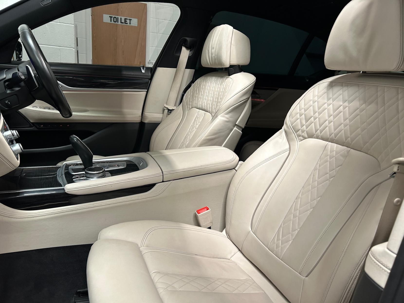 BMW 7 Series 3.0 740Ld M Sport Saloon 4dr Diesel Auto xDrive Euro 6 (s/s) (320 ps)
