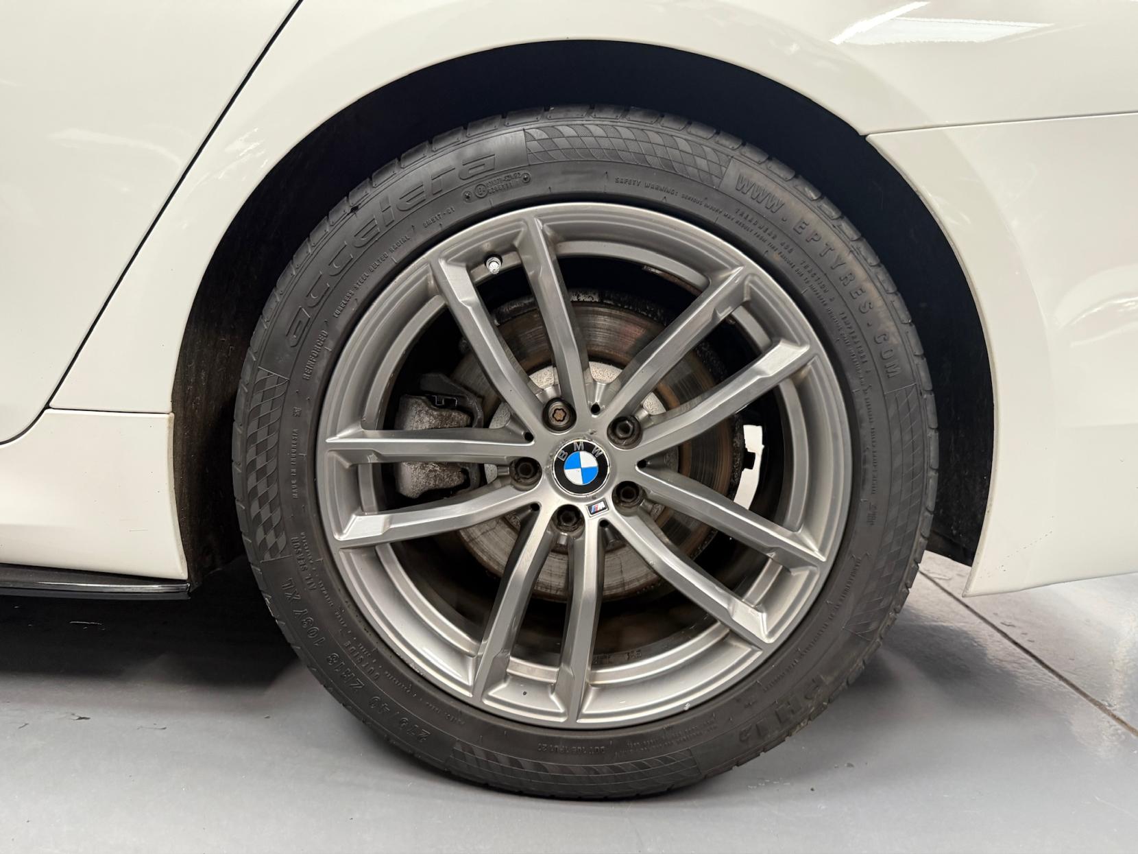 BMW 5 Series 2.0 520d M Sport Touring 5dr Diesel Auto xDrive Euro 6 (s/s) (190 ps)