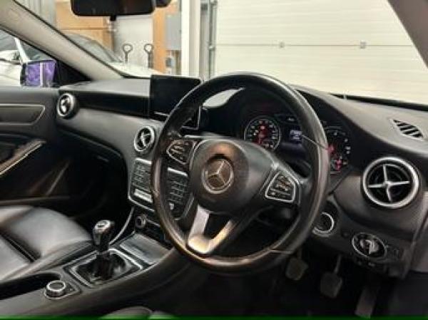 Mercedes-Benz A Class 1.5 A180d SE (Executive) Hatchback 5dr Diesel Manual Euro 6 (s/s) (109 ps)