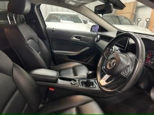 Mercedes-Benz A Class 1.5 A180d SE (Executive) Hatchback 5dr Diesel Manual Euro 6 (s/s) (109 ps)