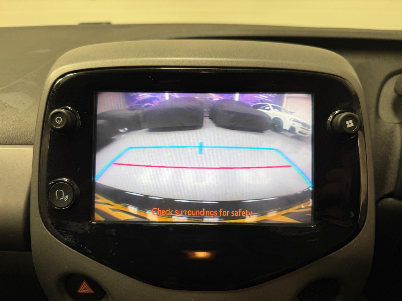 Toyota AYGO 1.0 VVT-i x-play Hatchback 5dr Petrol Manual Euro 6 (71 ps)