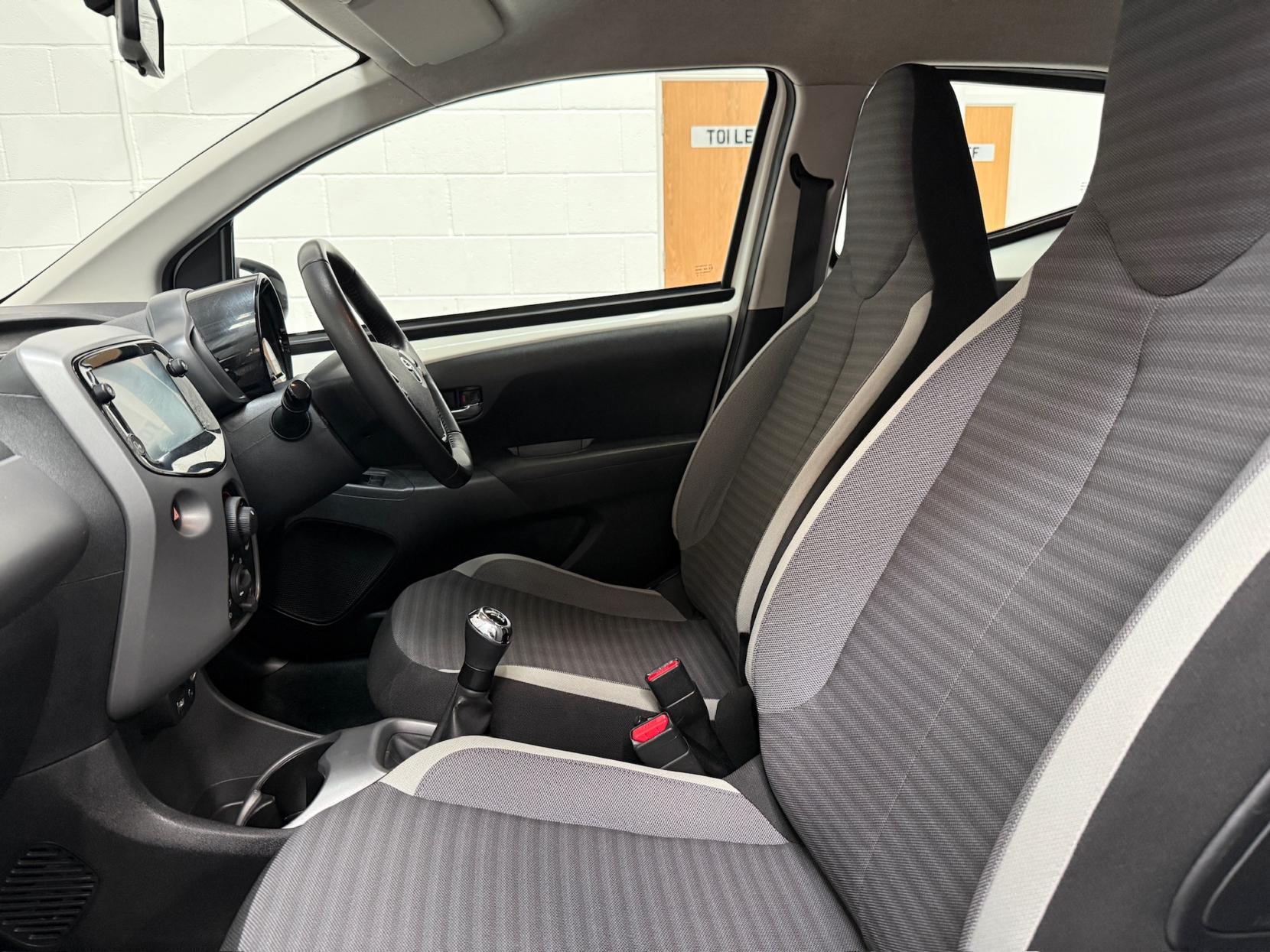 Toyota AYGO 1.0 VVT-i x-play Hatchback 5dr Petrol Manual Euro 6 (71 ps)