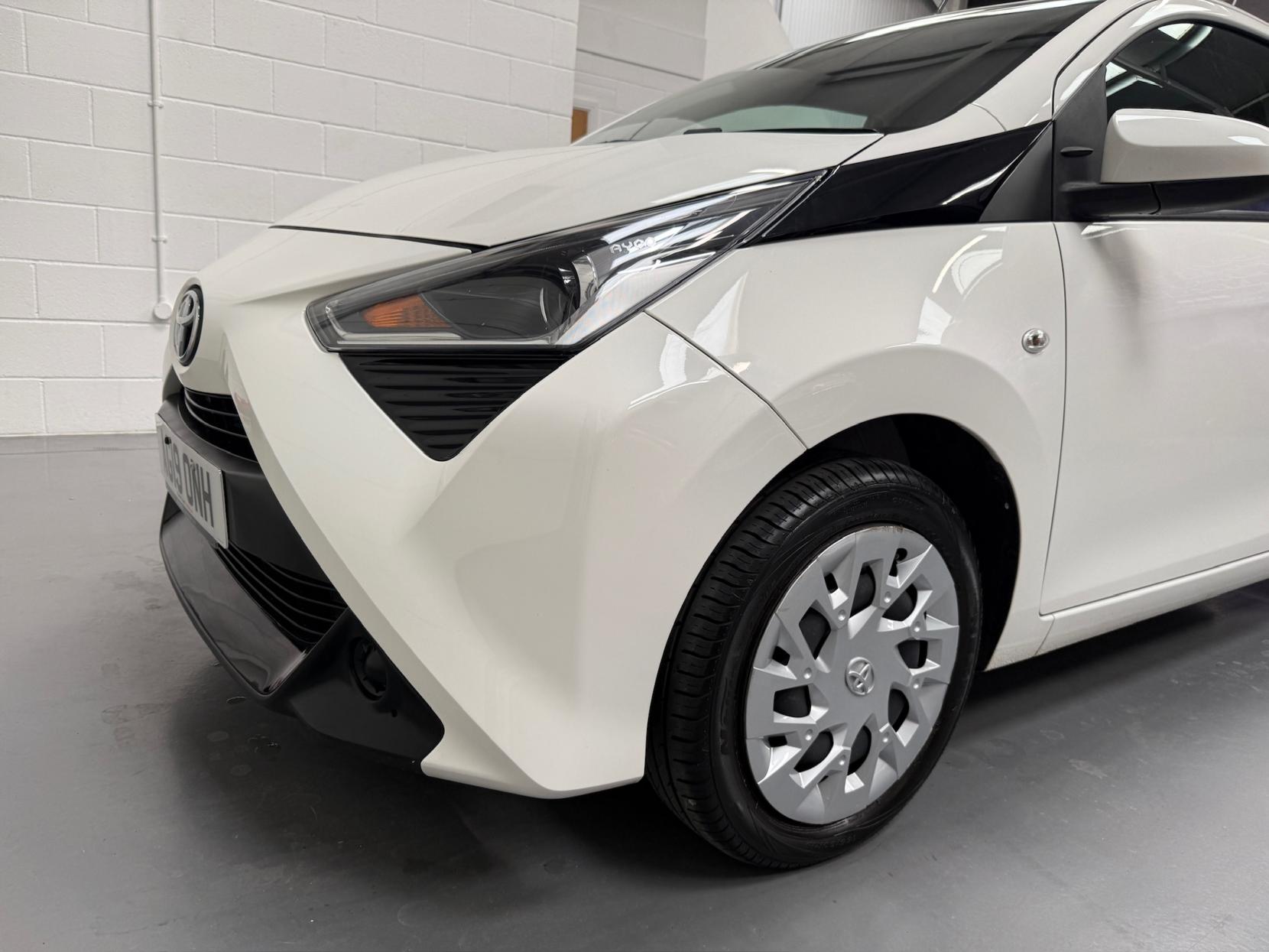 Toyota AYGO 1.0 VVT-i x-play Hatchback 5dr Petrol Manual Euro 6 (71 ps)