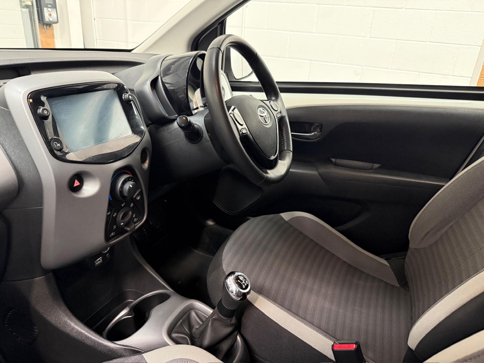 Toyota AYGO 1.0 VVT-i x-play Hatchback 5dr Petrol Manual Euro 6 (71 ps)