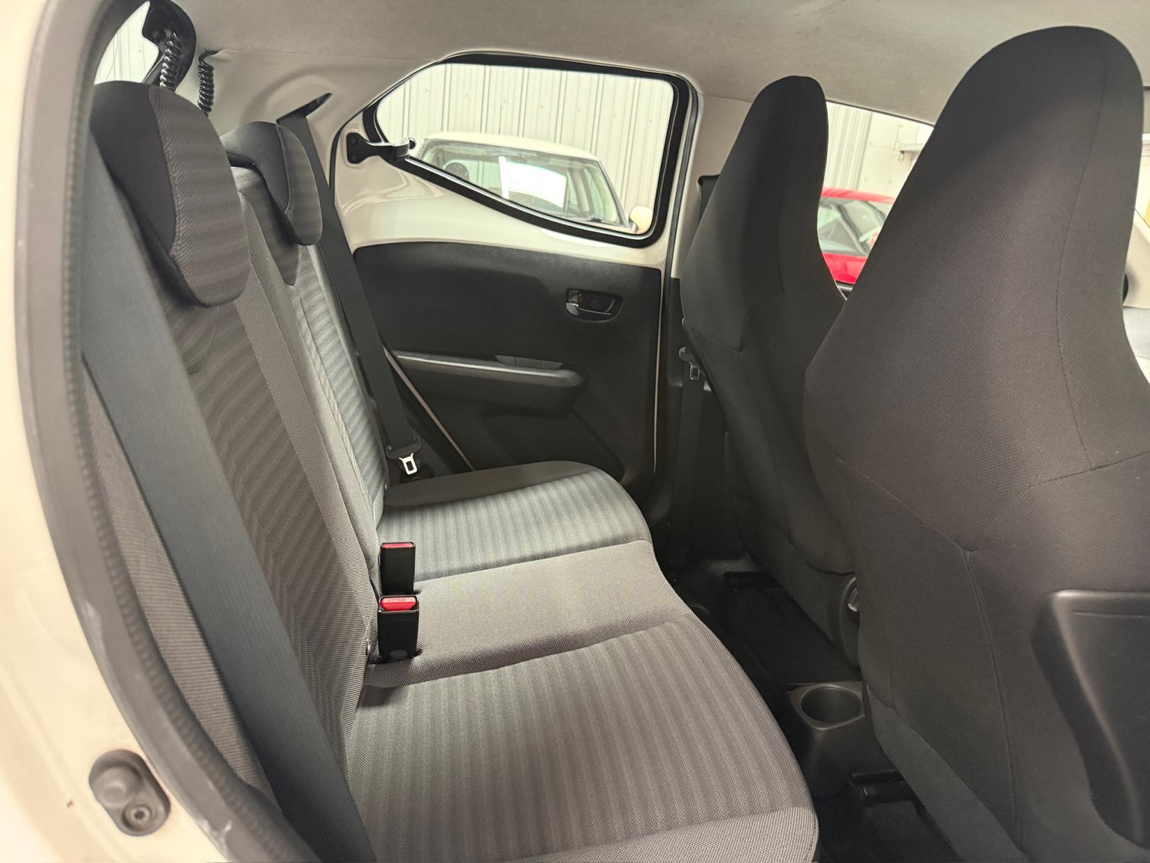 Toyota AYGO 1.0 VVT-i x-play Hatchback 5dr Petrol Manual Euro 6 (71 ps)