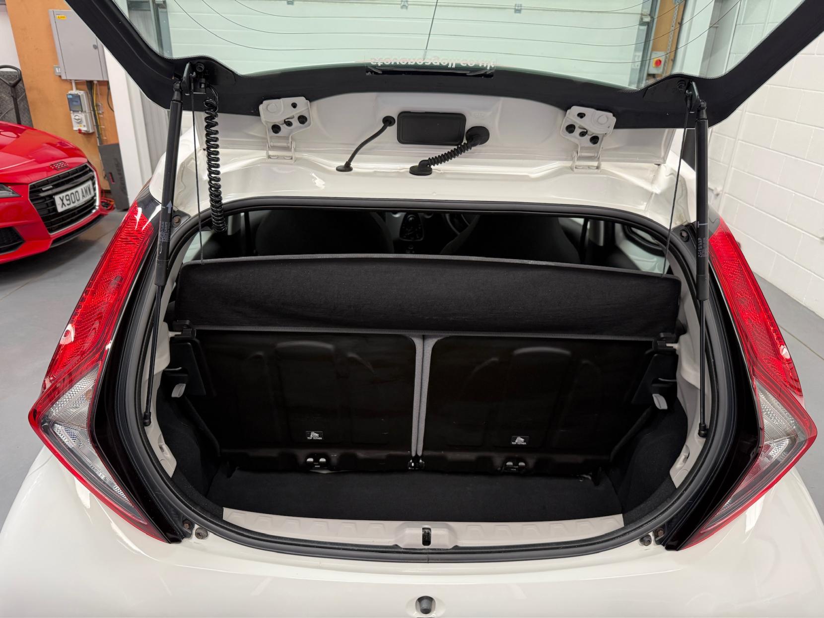 Toyota AYGO 1.0 VVT-i x-play Hatchback 5dr Petrol Manual Euro 6 (71 ps)