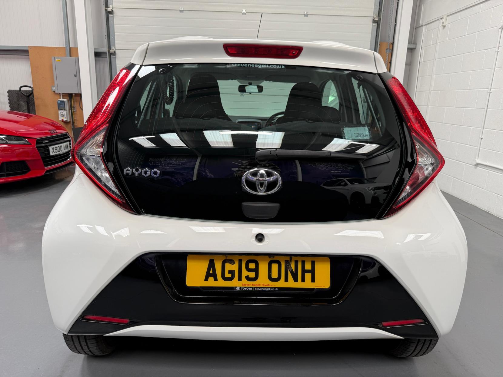 Toyota AYGO 1.0 VVT-i x-play Hatchback 5dr Petrol Manual Euro 6 (71 ps)
