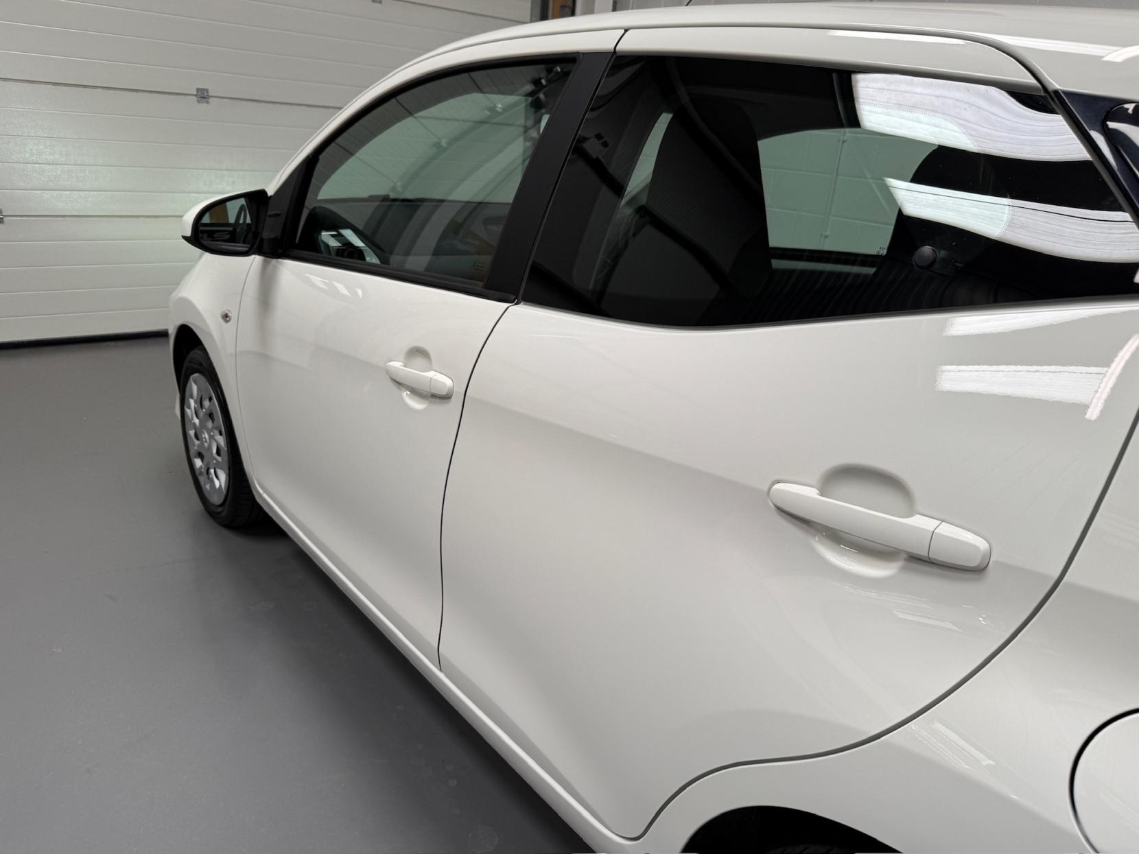 Toyota AYGO 1.0 VVT-i x-play Hatchback 5dr Petrol Manual Euro 6 (71 ps)