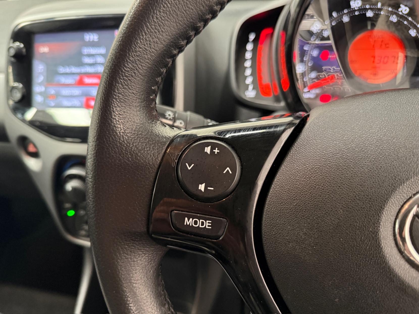 Toyota AYGO 1.0 VVT-i x-play Hatchback 5dr Petrol Manual Euro 6 (71 ps)