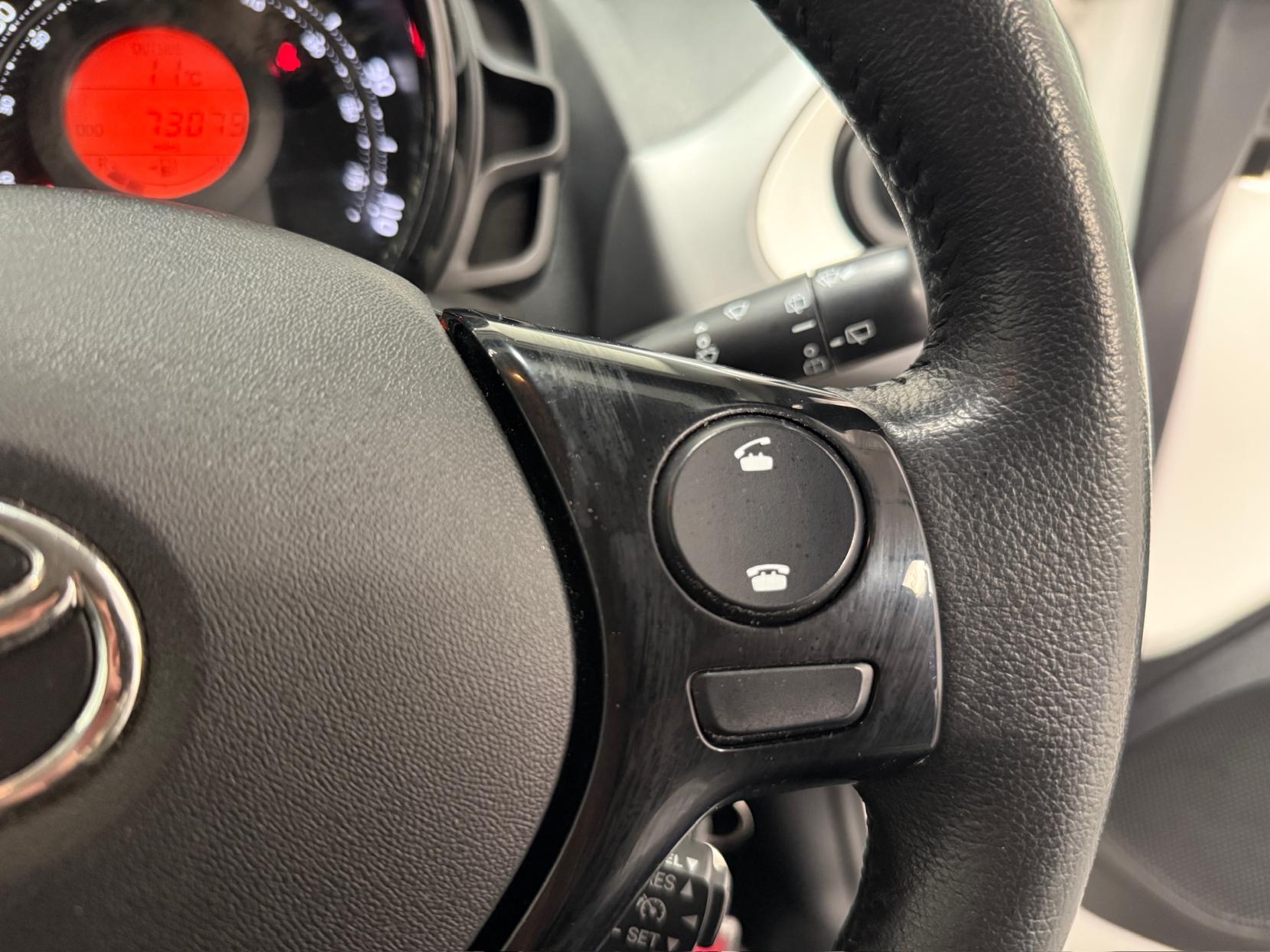 Toyota AYGO 1.0 VVT-i x-play Hatchback 5dr Petrol Manual Euro 6 (71 ps)