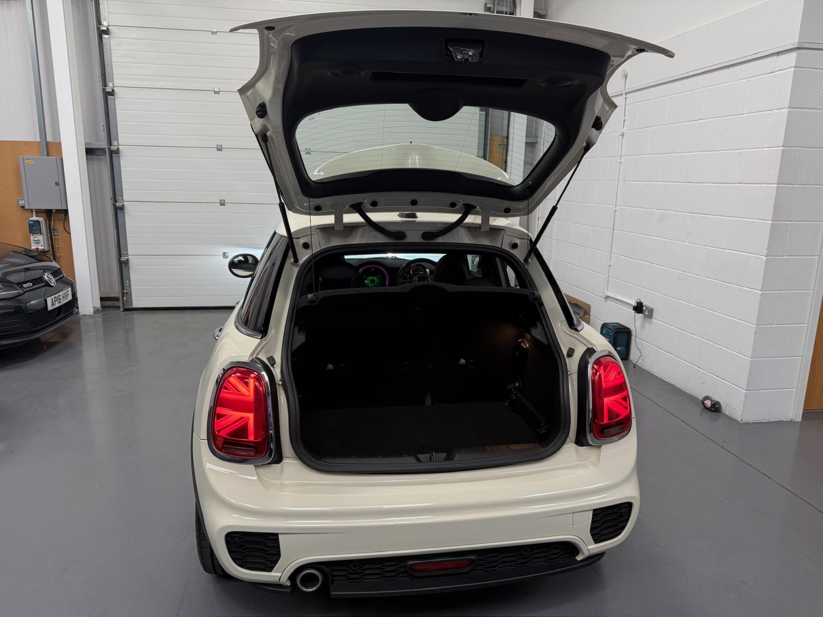 MINI Hatch 1.5 Cooper Sport Hatchback 5dr Petrol Manual Euro 6 (s/s) (136 ps)