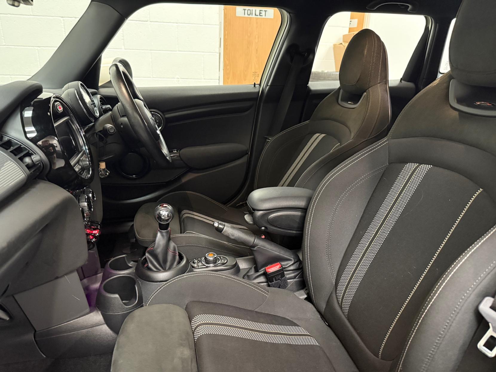 MINI Hatch 1.5 Cooper Sport Hatchback 5dr Petrol Manual Euro 6 (s/s) (136 ps)