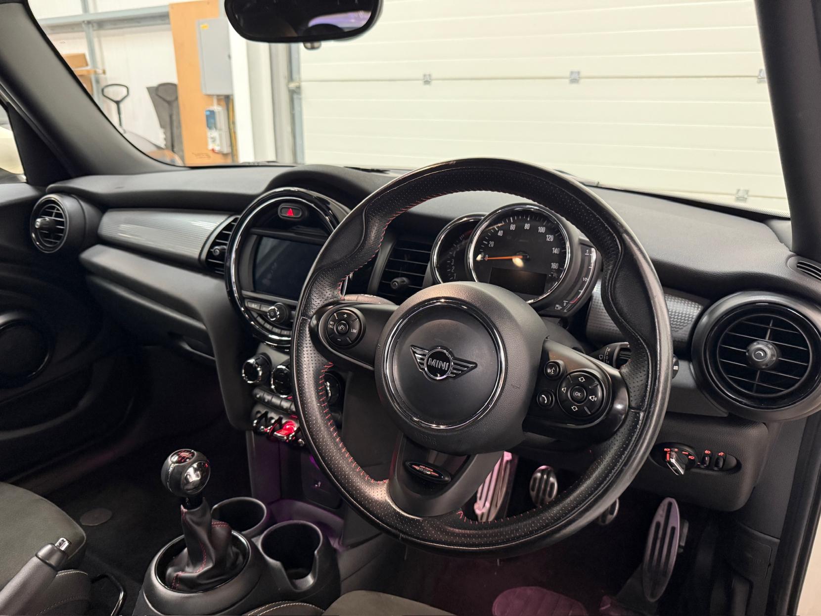 MINI Hatch 1.5 Cooper Sport Hatchback 5dr Petrol Manual Euro 6 (s/s) (136 ps)