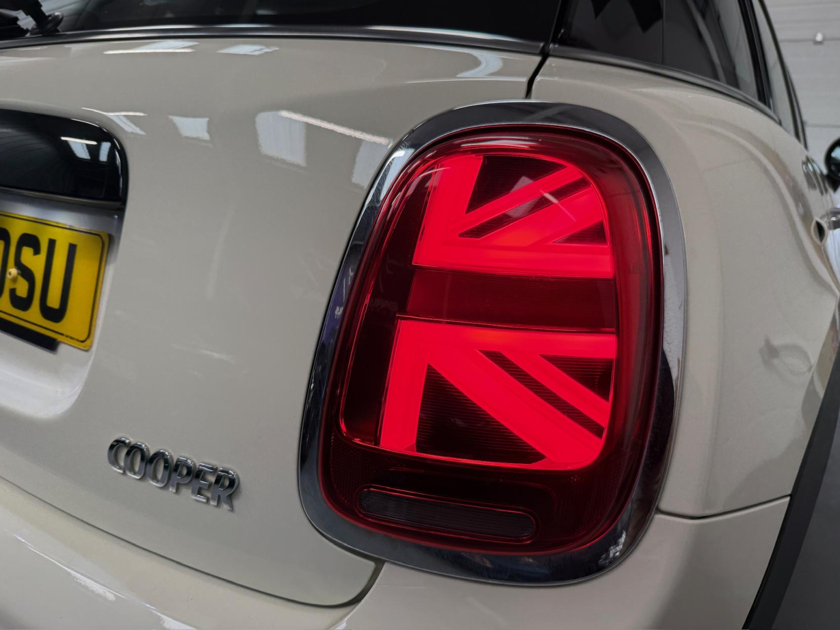 MINI Hatch 1.5 Cooper Sport Hatchback 5dr Petrol Manual Euro 6 (s/s) (136 ps)