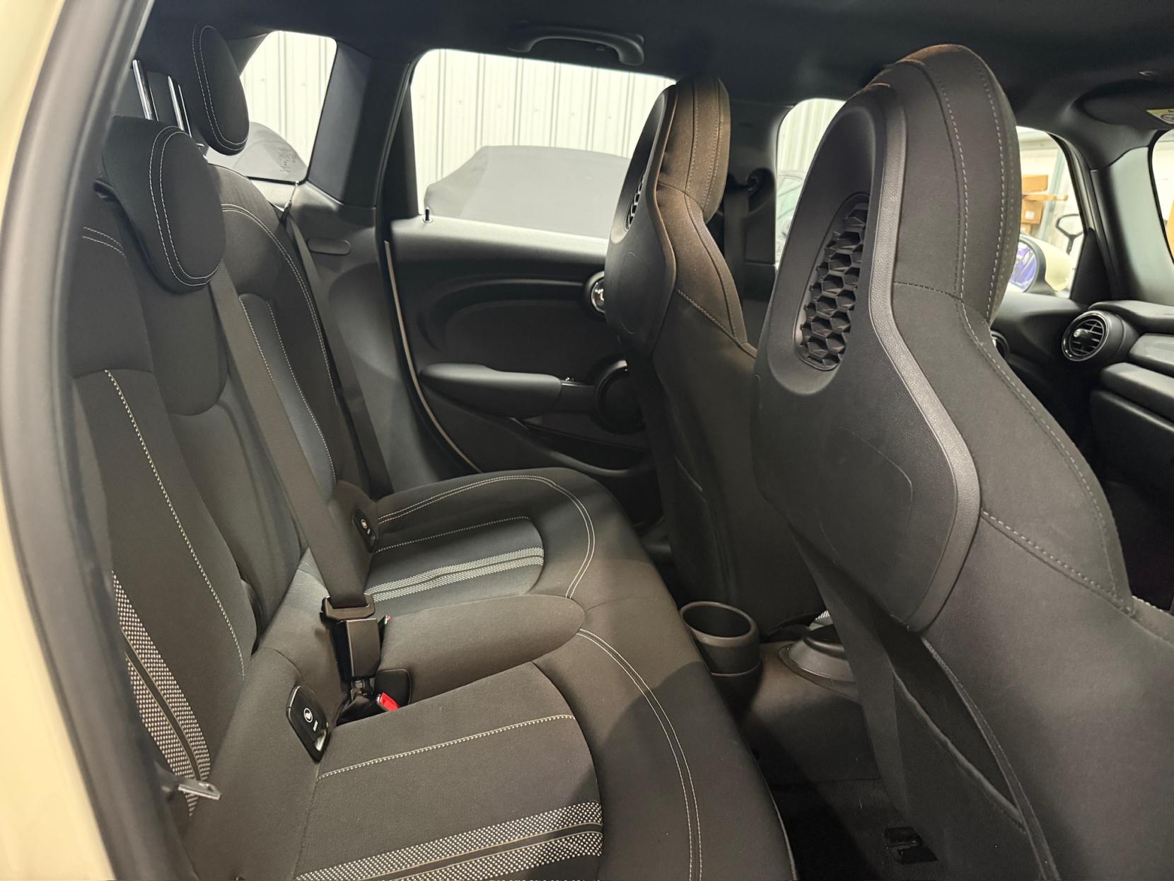 MINI Hatch 1.5 Cooper Sport Hatchback 5dr Petrol Manual Euro 6 (s/s) (136 ps)