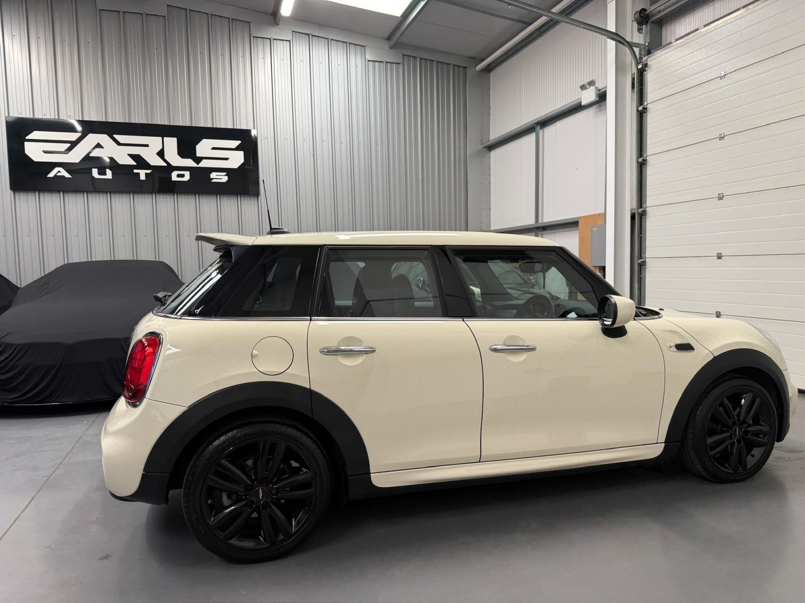 MINI Hatch 1.5 Cooper Sport Hatchback 5dr Petrol Manual Euro 6 (s/s) (136 ps)