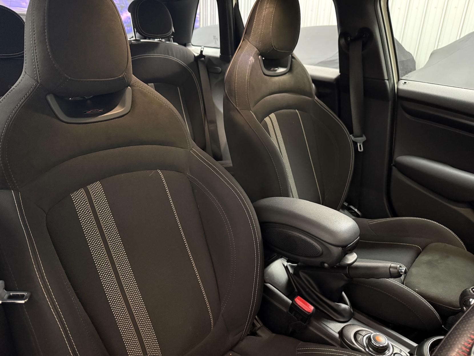 MINI Hatch 1.5 Cooper Sport Hatchback 5dr Petrol Manual Euro 6 (s/s) (136 ps)