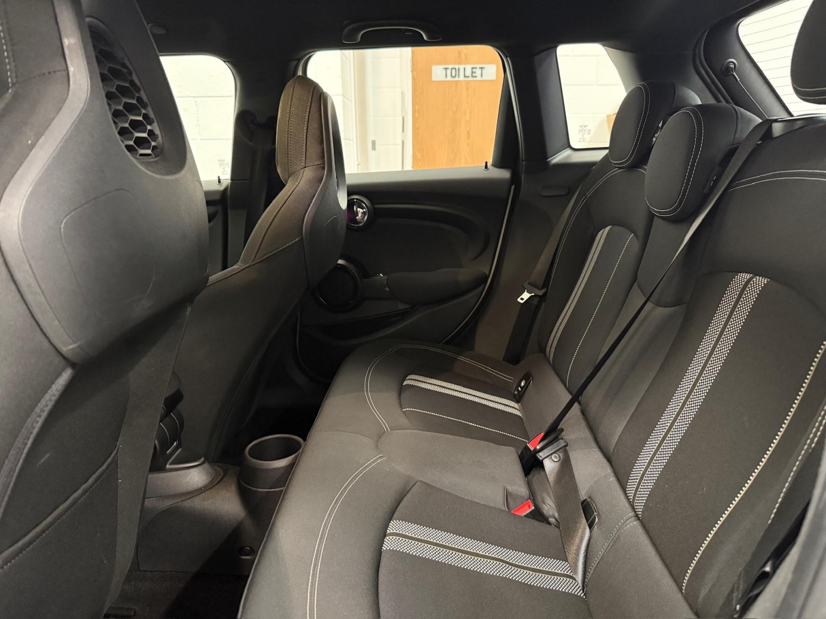 MINI Hatch 1.5 Cooper Sport Hatchback 5dr Petrol Manual Euro 6 (s/s) (136 ps)