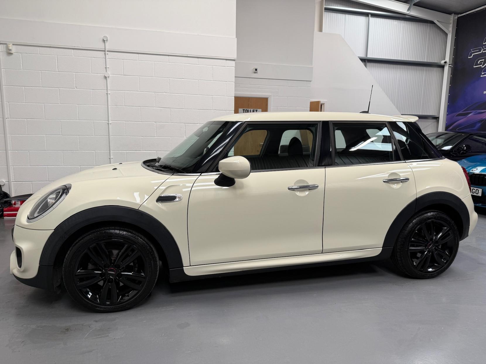 MINI Hatch 1.5 Cooper Sport Hatchback 5dr Petrol Manual Euro 6 (s/s) (136 ps)