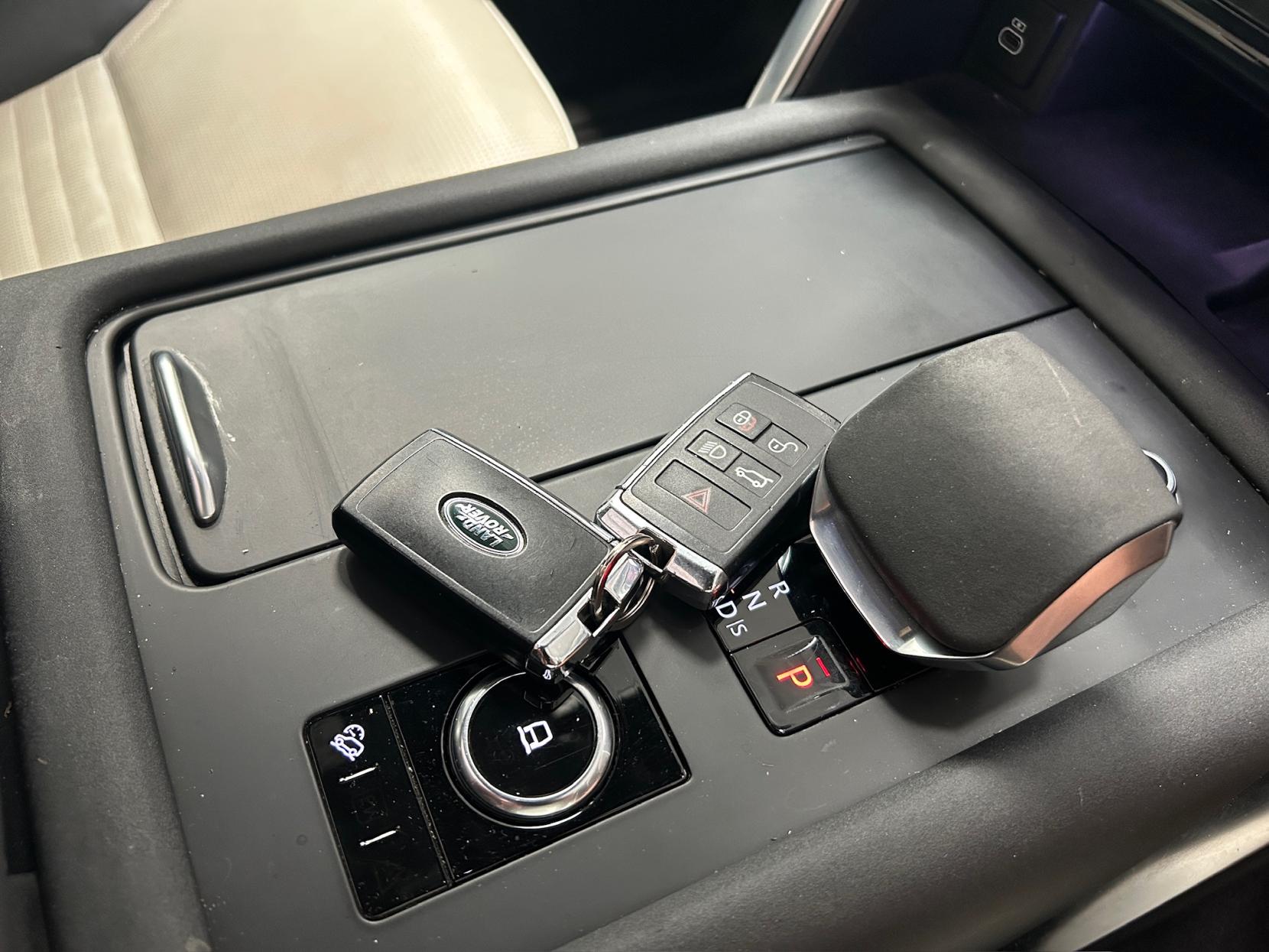 Land Rover Discovery 3.0 D300 MHEV Metropolitan Edition SUV 5dr Diesel Auto 4WD Euro 6 (s/s) (300 ps)