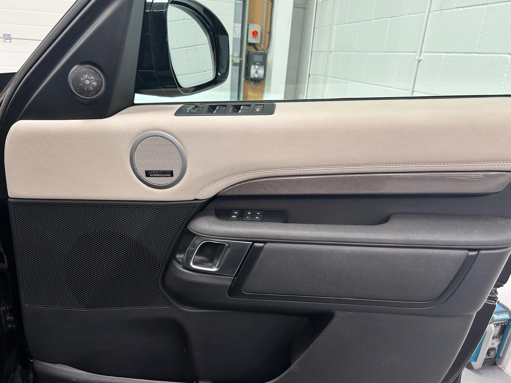 Land Rover Discovery 3.0 D300 MHEV Metropolitan Edition SUV 5dr Diesel Auto 4WD Euro 6 (s/s) (300 ps)