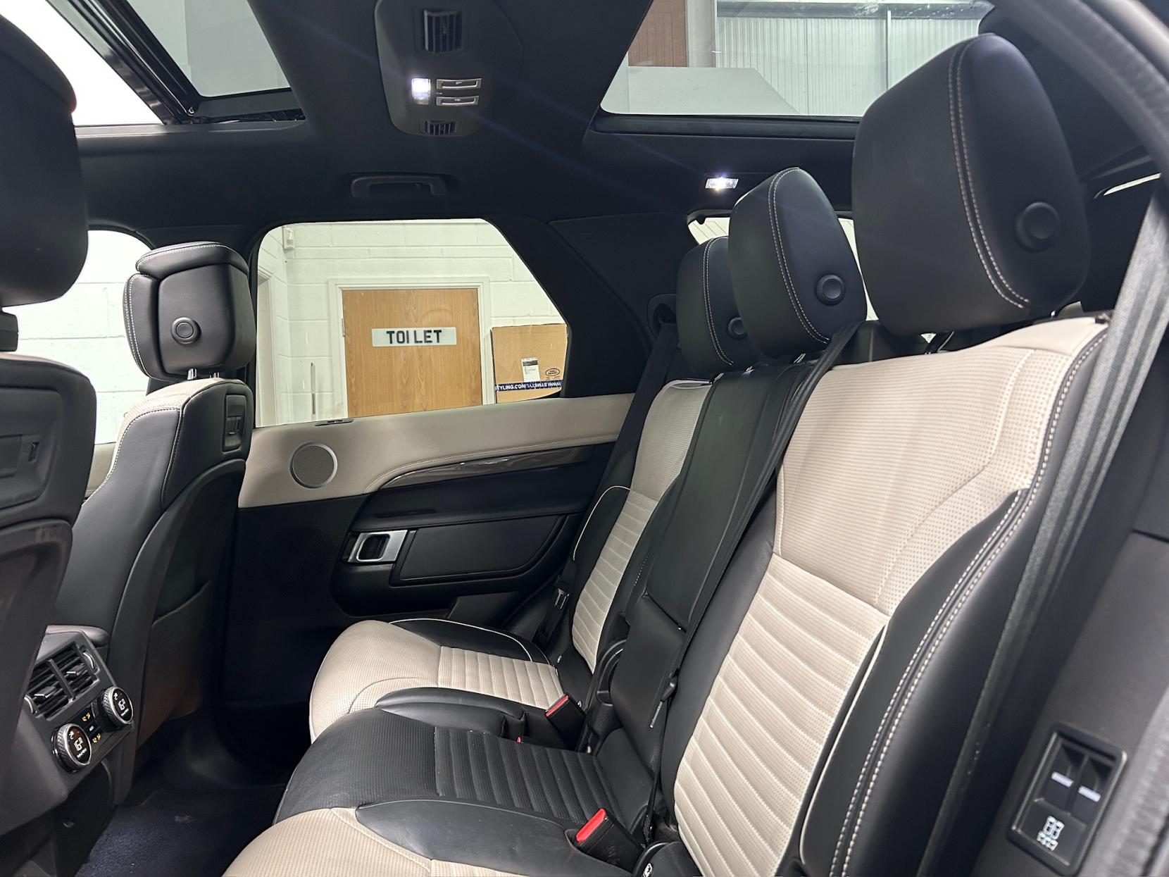 Land Rover Discovery 3.0 D300 MHEV Metropolitan Edition SUV 5dr Diesel Auto 4WD Euro 6 (s/s) (300 ps)