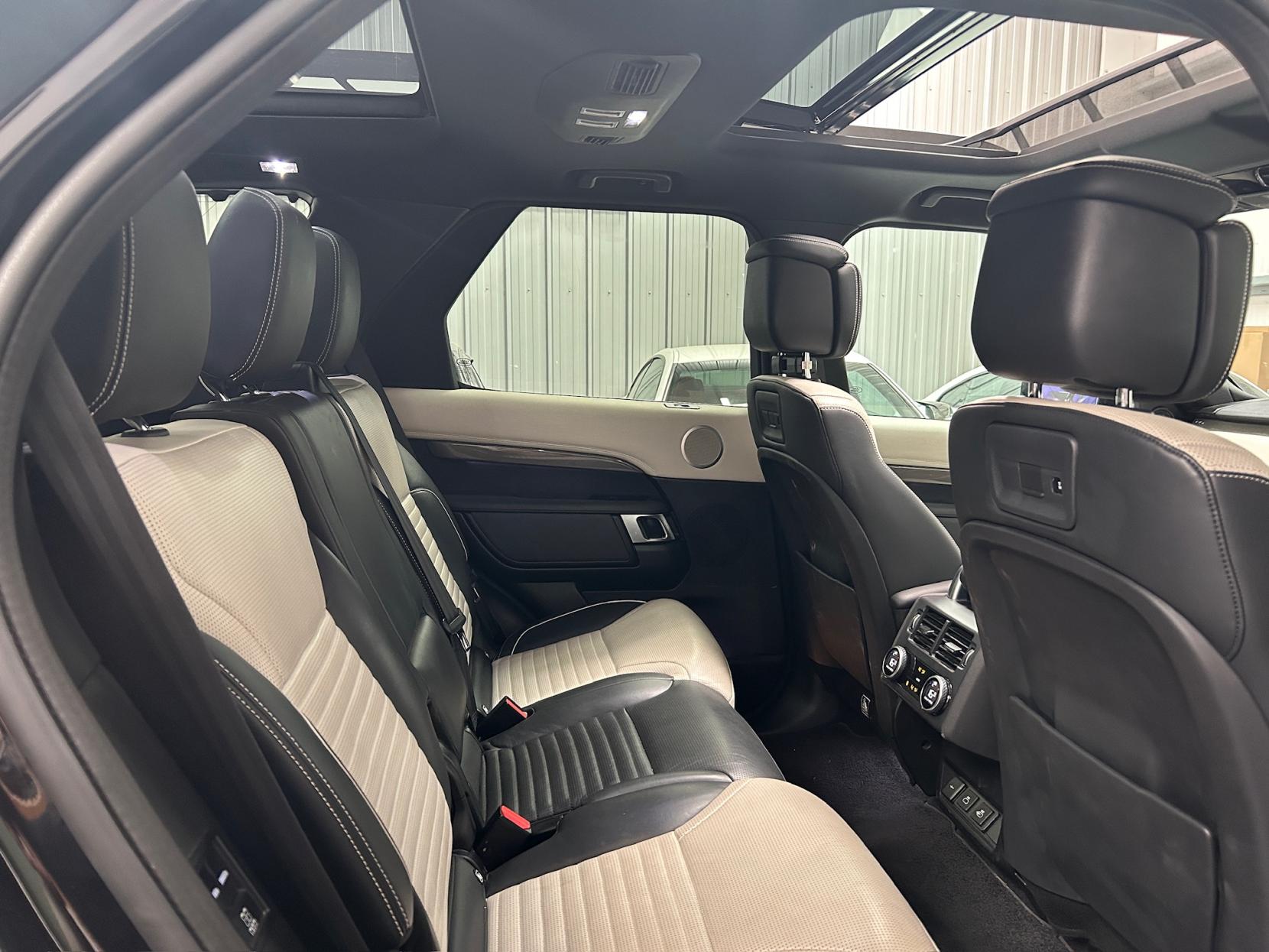 Land Rover Discovery 3.0 D300 MHEV Metropolitan Edition SUV 5dr Diesel Auto 4WD Euro 6 (s/s) (300 ps)
