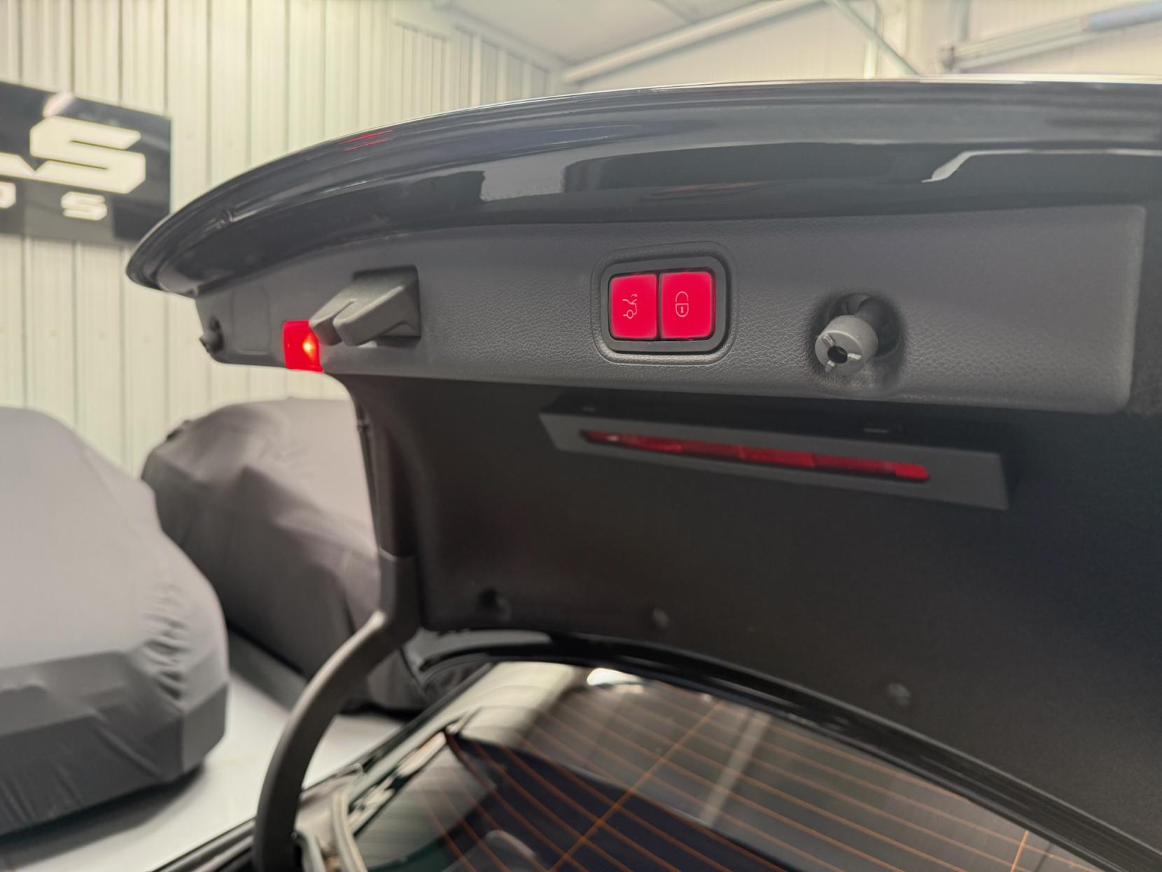 Mercedes-Benz E Class 2.0 E350e 6.4kWh AMG Line (Premium) Saloon 4dr Petrol Plug-in Hybrid G-Tronic+ Euro 6 (s/s) (299 ps)