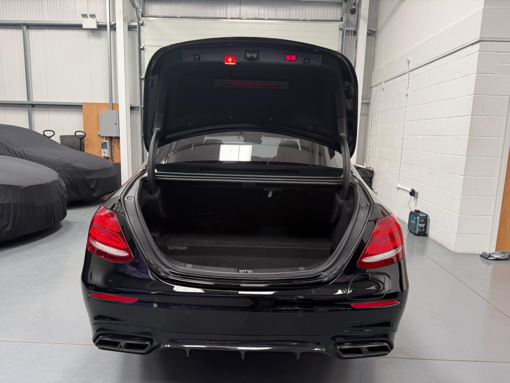 Mercedes-Benz E Class 2.0 E350e 6.4kWh AMG Line (Premium) Saloon 4dr Petrol Plug-in Hybrid G-Tronic+ Euro 6 (s/s) (299 ps)