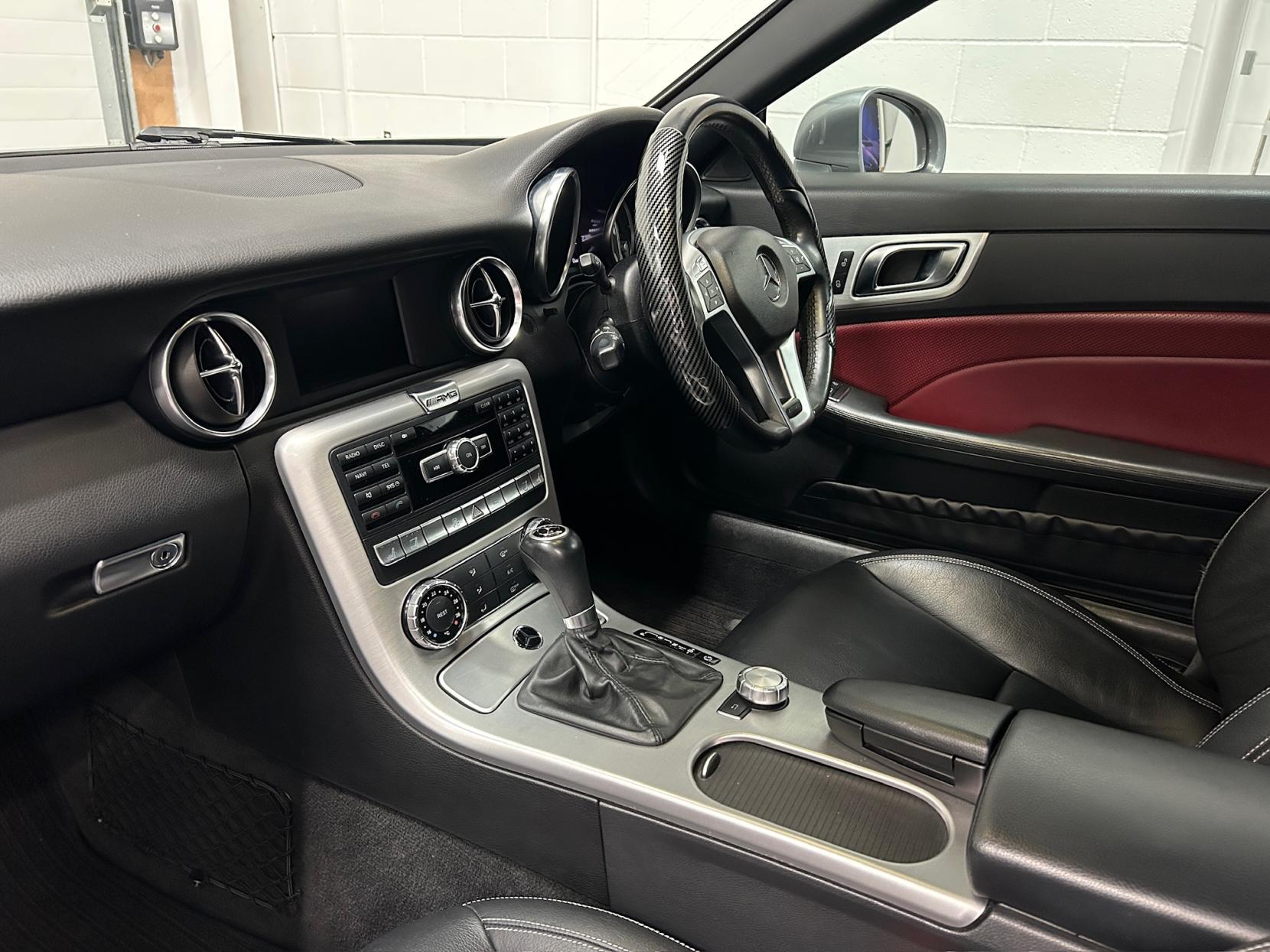 Mercedes-Benz SLK 2.1 SLK250 CDI BlueEfficiency Convertible 2dr Diesel G-Tronic+ Euro 5 (s/s) (204 ps)