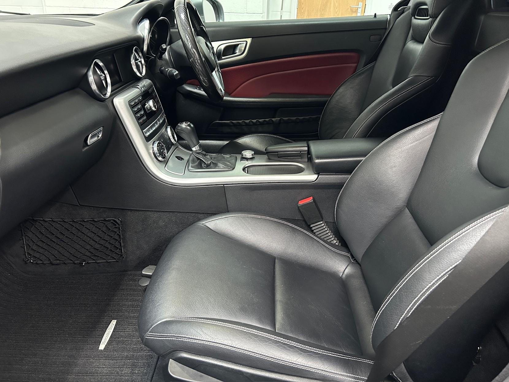 Mercedes-Benz SLK 2.1 SLK250 CDI BlueEfficiency Convertible 2dr Diesel G-Tronic+ Euro 5 (s/s) (204 ps)